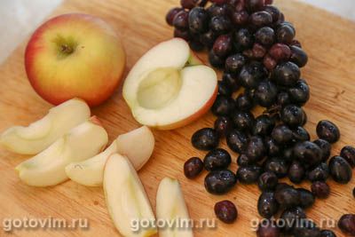 Фаршированная утка с яблоками и виноградом  в духовке, Шаг 02