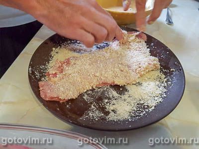 Венский шницель с анчоусовым маслом и салатом, Шаг 03