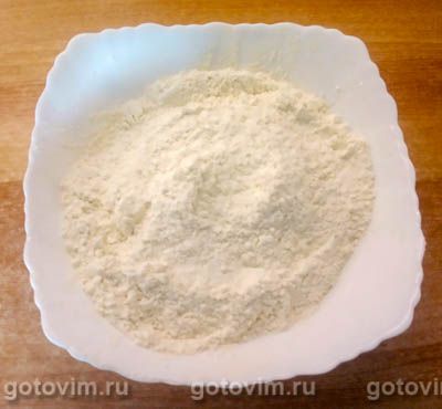 Простой пирог в духовке со сгущенкой и брусникой, Шаг 04