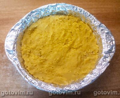 Простой пирог в духовке со сгущенкой и брусникой, Шаг 06