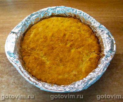 Простой пирог в духовке со сгущенкой и брусникой, Шаг 07