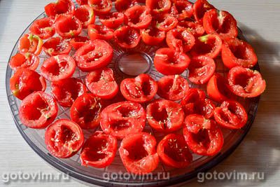 Вяленые помидоры в сушилке, Шаг 03