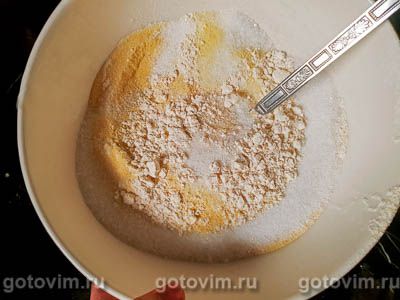 Нежный яблочный пирог на тесте из манки с йогуртом , Шаг 01
