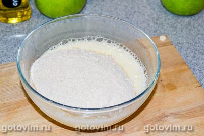 Яблочный пирог из цельнозерновой муки и йогурта (без сахара), Шаг 03