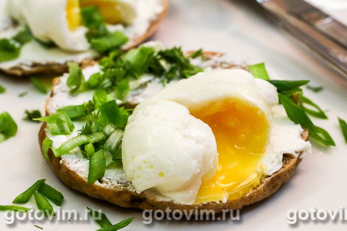 Яйцо пашот в пищевой пленке. Фотография рецепта