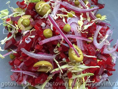 Овощной салат из свеклы с пекинской капустой и оливками, Шаг 06