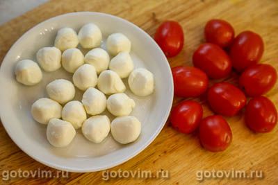 Закуска на шпажках из моцареллы с помидорами, Шаг 01
