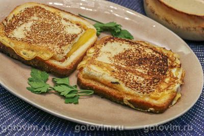 Закуска с сосисками, яйцом и сыром в хлебе. Фото-рецепт