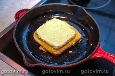 Закуска с сосисками, яйцом и сыром в хлебе, Шаг 10