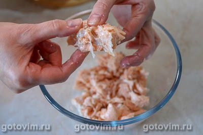 Закуска из сырного крема с лососем, авокадо и красной икрой, Шаг 01