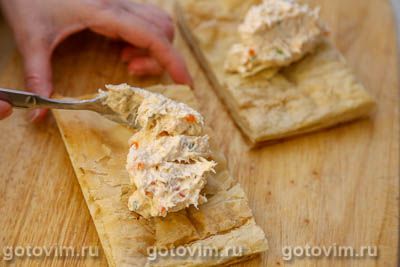 Закуска из сырного крема с лососем, авокадо и красной икрой, Шаг 06
