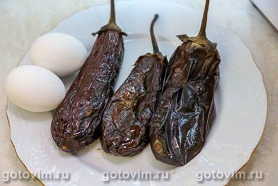 Закуска из печеных баклажанов с яйцом и чесноком, Шаг 01