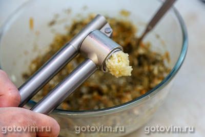 Закуска из печеных баклажанов с яйцом и чесноком, Шаг 07