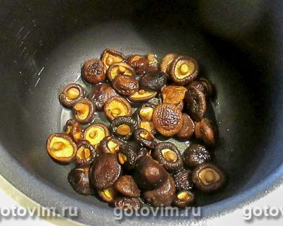 Закуска из сухих грибов шиитаке и корейской моркови в мультиварке, Шаг 04
