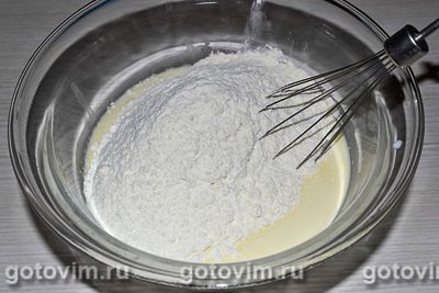 Заливной пирог на кефире с рисом, луком и яйцом, Шаг 02