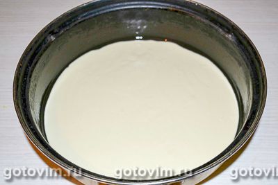 Заливной пирог на кефире с рисом, луком и яйцом, Шаг 06