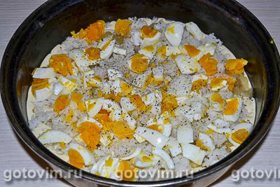 Заливной пирог на кефире с рисом, луком и яйцом, Шаг 09