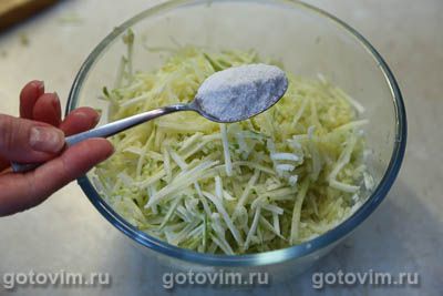 Запеканка из тертых кабачков и картофеля с сыром сулугуни, Шаг 04