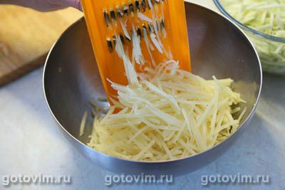 Запеканка из тертых кабачков и картофеля с сыром сулугуни, Шаг 02