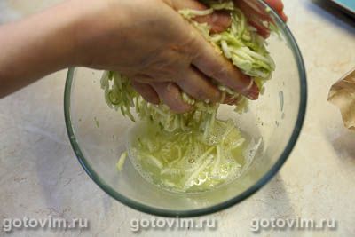 Запеканка из тертых кабачков и картофеля с сыром сулугуни, Шаг 05