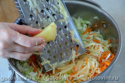 Запеканка из капусты с картофелем и морковью, Шаг 03