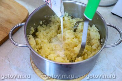 Запеканка из картофельного пюре с солеными грибами , Шаг 06
