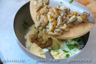 Запеканка из картофельного пюре с солеными грибами , Шаг 08