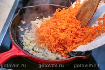 Запеканка с куриной грудкой с морковью, луком и сметаной, Шаг 05