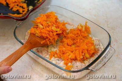 Запеканка с куриной грудкой с морковью, луком и сметаной, Шаг 07