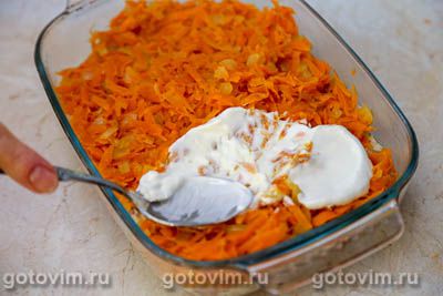 Запеканка с куриной грудкой с морковью, луком и сметаной, Шаг 08