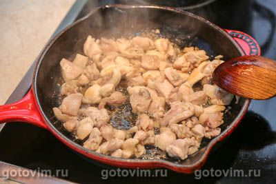 Картофельная запеканка с курицей, грибным соусом и сыром, Шаг 04
