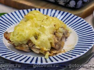 Картофельная запеканка с курицей, грибным соусом и сыром