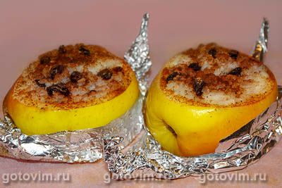 Запеченные яблоки с рисом и изюмом
