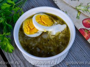 Зеленый суп из щавеля на курином бульоне