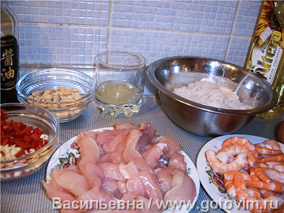 Жареная рисовая вермишель с креветками и курицей, Шаг 02