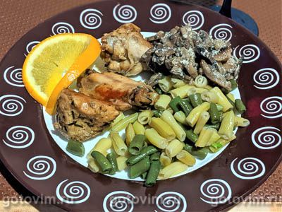 Курица с апельсинами на сковороде