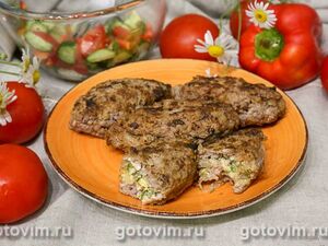 Мясные зразы с яйцом, луком и зеленью в мультиварке