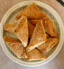 Пирожки с кунжутом